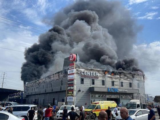 Крупный пожар в торговом центре в округе а-Шарон, не менее семи пострадавших