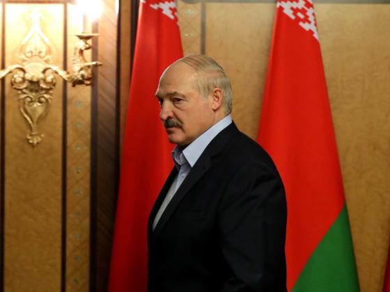 Хоккей. Во время финала президента Беларуси ударили клюшкой в лицо - видео