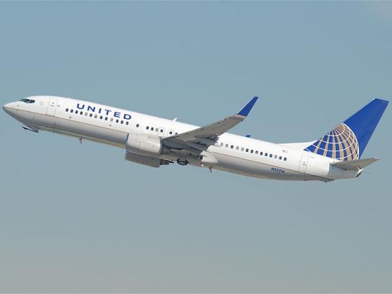 Самолет United Airlines, вылетевший в Израиль, вернулся в Нью-Йорк из-за конфликта пассажиров со стюардессой
