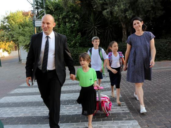 Жена и дети Нафтали Беннета улетели в отпуск, несмотря на рекомендацию воздержаться от поездок