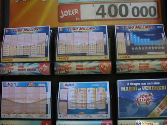 Американец выиграл более $300 миллионов, купив лотерейный билет на бензоколонке