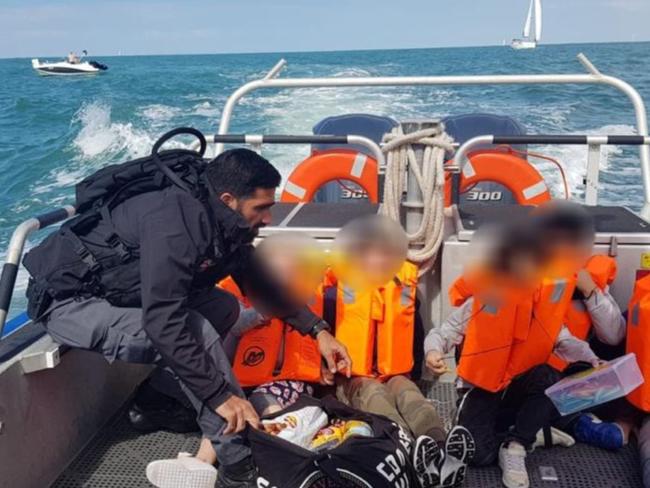 Морская полиция спасла двух взрослых и пять детей в Герцлии