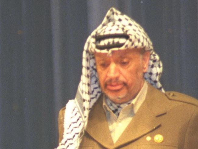 Дахлан: смерть Арафата была выгодна только Аббасу