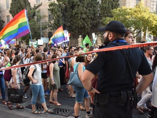 Полиция выплатит компенсации молодому человеку, необоснованно задержанному во время гей-парада в Иерусалиме