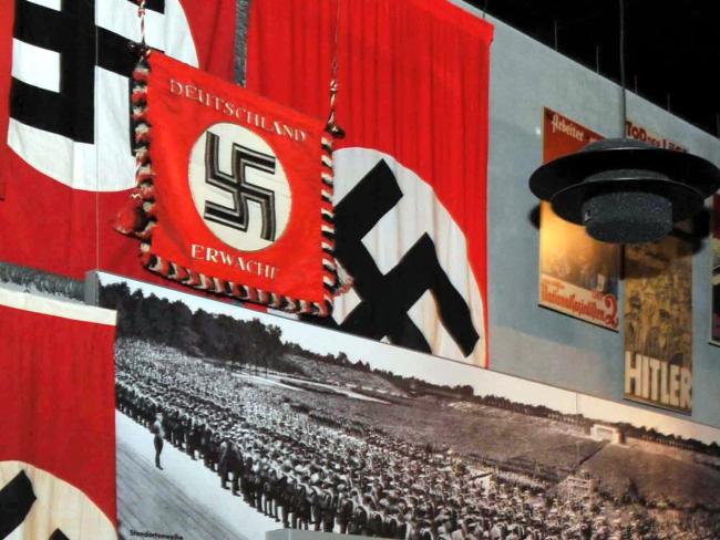 Скандал в Нидерландах: Адольф Гитлер «украсил» книжку-раскраску 