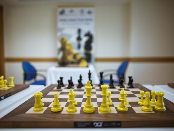 Впервые в  истории шахмат: в Израиле будут играть черными и желтыми фигурами 