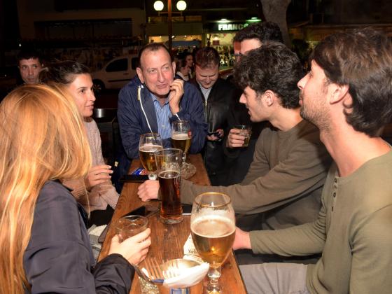 Мэр Тель-Авива призвал горожан поддержать владельцев баров и кафе на Дизенгоф
