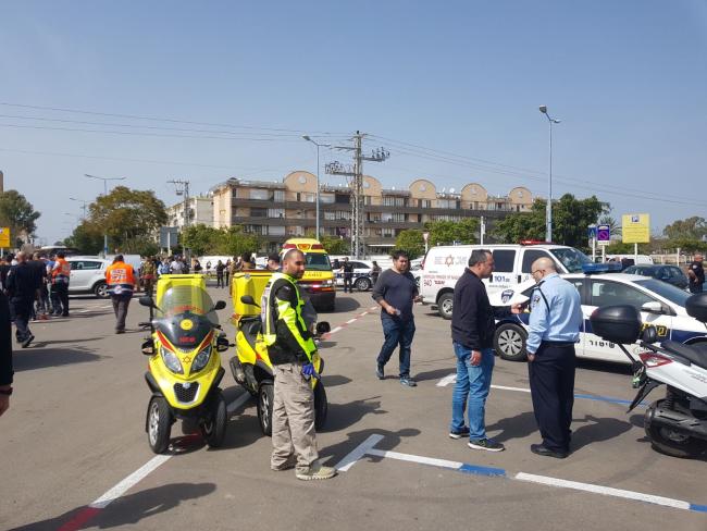 Подозрение на автомобильный теракт в Акко, трое пострадавших - фото