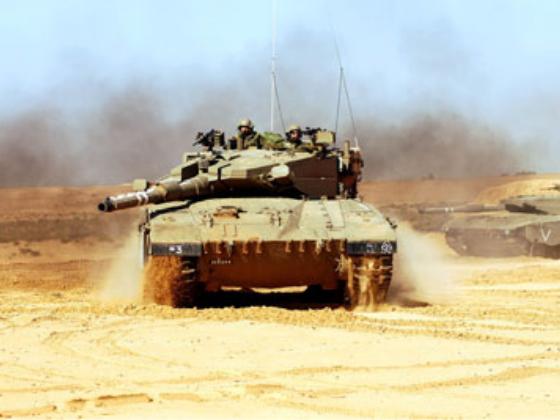 На границе Газы боевики обстреляли израильский танк
