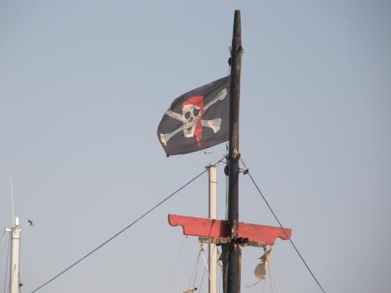 Сомалийские пираты убили российского моряка