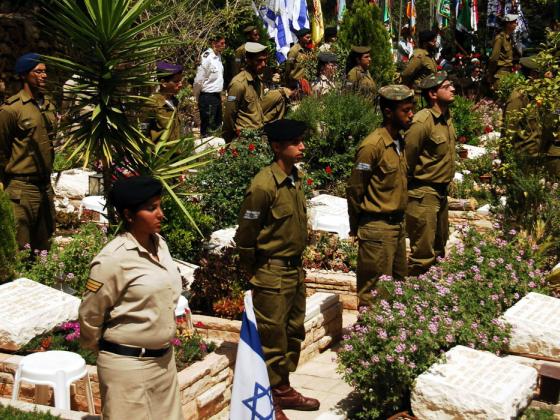 В День памяти родственники павших солдат смогут посетить военные кладбища без  «зеленого паспорта»