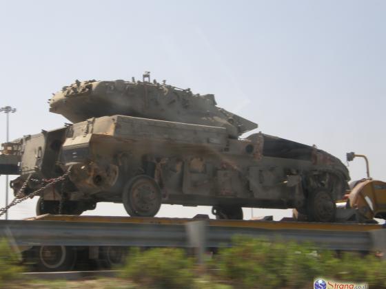 На севере Израиля во время транспортировки перевернулся танк