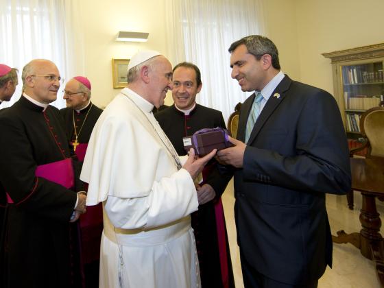 Папа Римский принял приглашение Зеэва Элькина 