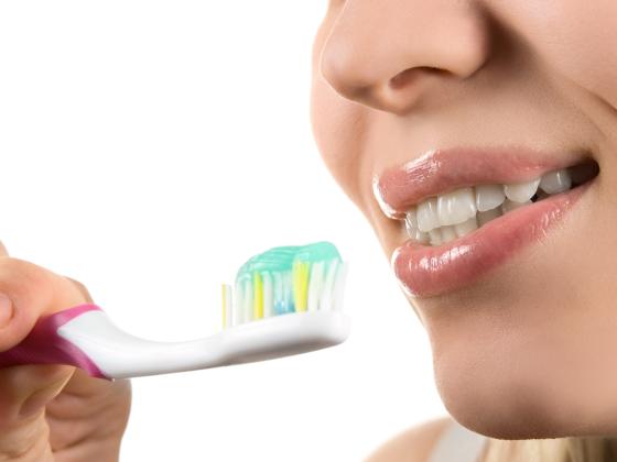 В зубной пасте и жвачке нашли смертельный компонент
