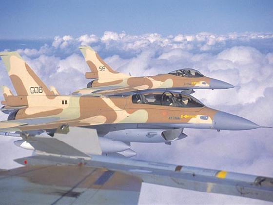 Израильские летчики отогнали сирийские самолеты от границы