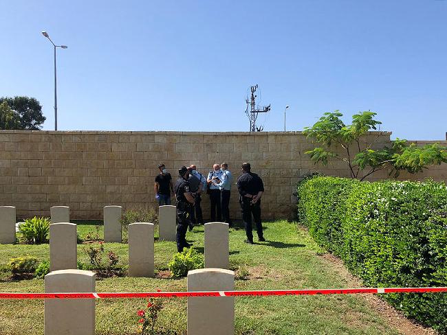 На кладбище на юге Израиля найдено тело мужчины со следами ожогов