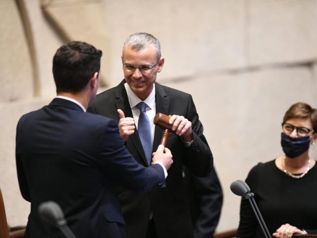 Скандал в Кнессете: спикер парламента отменил итоги голосования по созданию следственной комиссии
