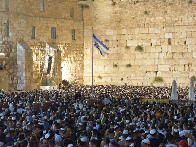 До 200 тысяч евреев прочли «Слихот» у Стены Плача