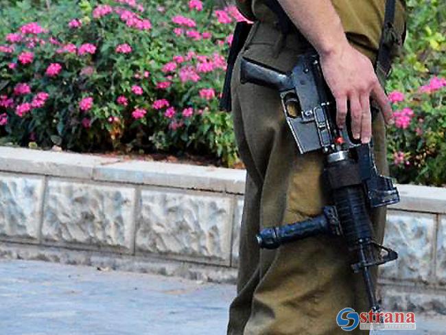 Солдат ЦАХАЛа с топором и ружьем ранил 5 человек после спора в Facebook