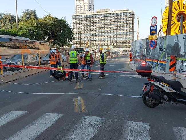 В Тель-Авиве из-за провала грунтового покрытия перекрыта улица Эвен-Гвироль