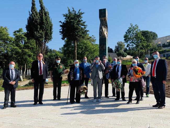 Ветераны возложили венки к монументу «Свеча памяти» блокадникам Ленинграда в Иерусалиме 
