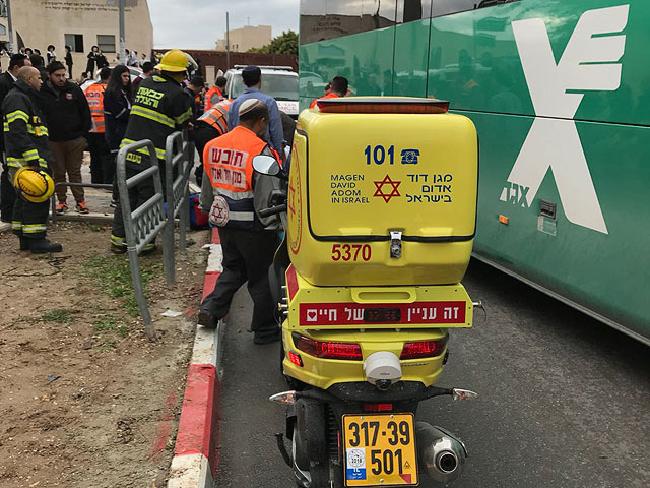 В Бейт-Шемеше автобус сбил мужчину с ребенком, шестилетний мальчик погиб