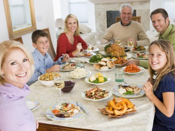 Семейные обеды помогаю сохранить здоровый вес