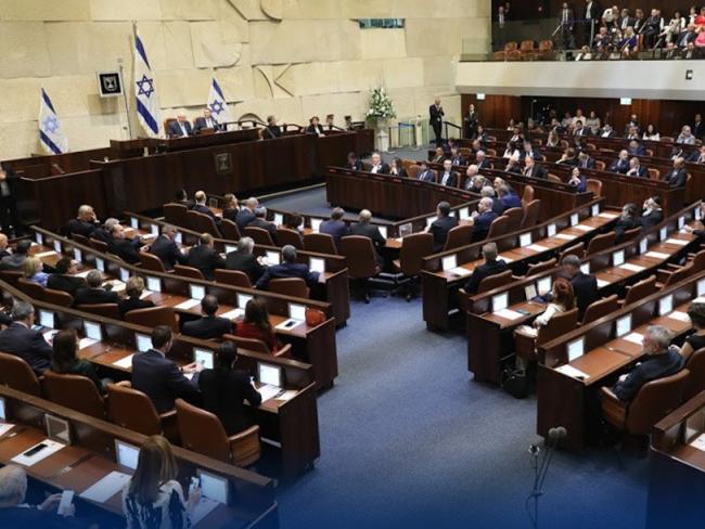 Депутат от «Ликуда» спрятался до голосования в машине и помог провалить законопроект коалиции