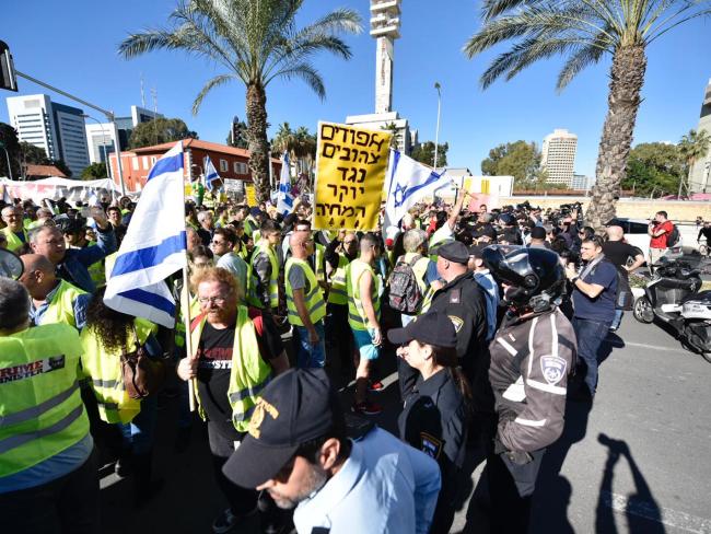 Беспорядки в Тель-Авиве: полиция не пускает «желтые жилеты» на шоссе Аялон