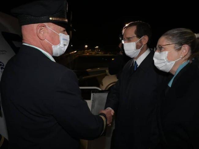 Впервые в истории президент Израиля с супругой отправились с официальным визитом в ОАЭ