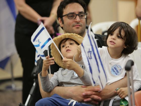 Министр из Еврейского дома предлагает селить репатриантов из Франции рядом с арабами