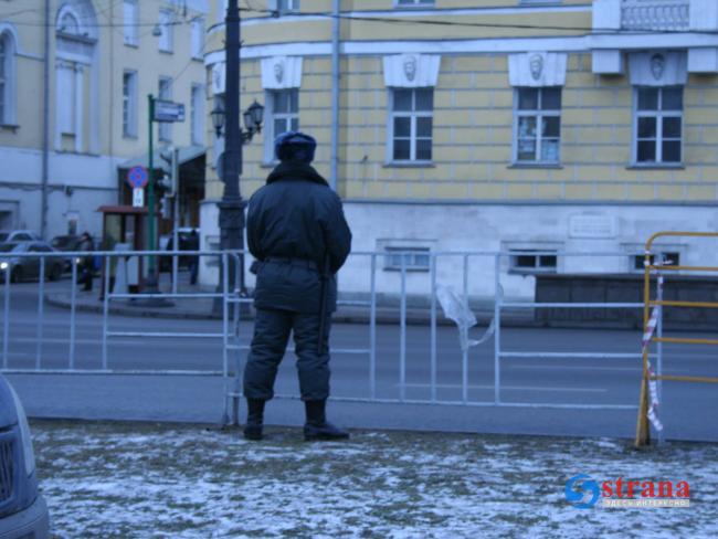 Три проститутки изнасиловали офицера полиции в борделе Москвы