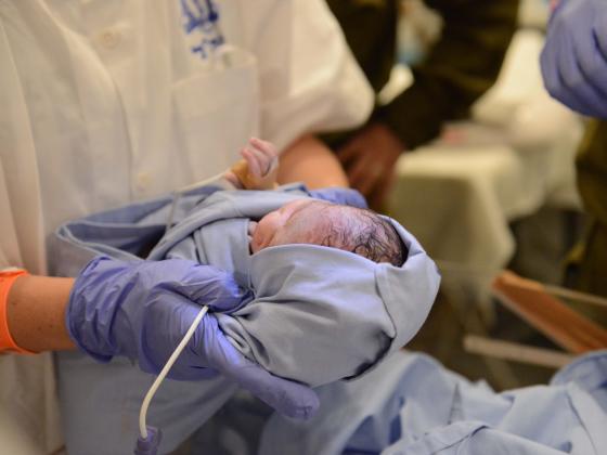 Израильских новорожденных младенцев вывезли из Непала на турецком самолете