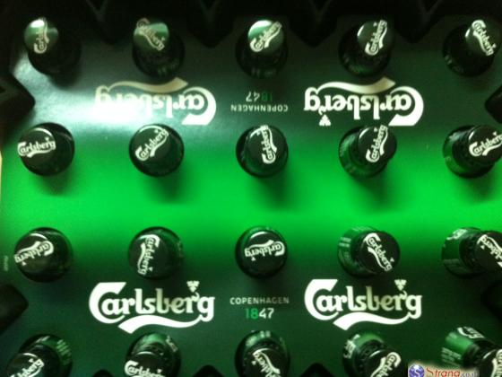 В пиво Carlsberg могли попасть частицы фильтра; компания просит вернуть его в магазины