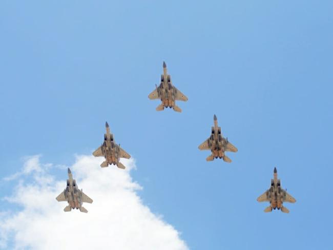 В небе Израиля проходит военный парад Дня независимости