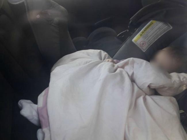 В Иерусалиме полицейские спасли девочку, оставленную в автомобиле