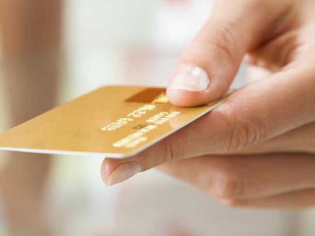 С 1 января при оплате кредитной картой в крупных бизнесах нужно будет вводить PIN-код