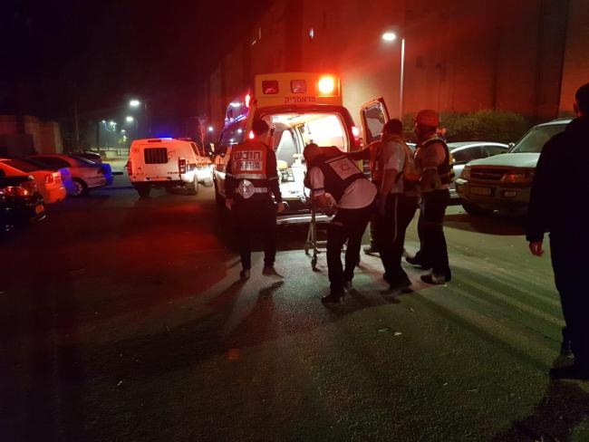 В Тель-Авиве мужчина упал с четвертого этажа, он в очень тяжелом состоянии