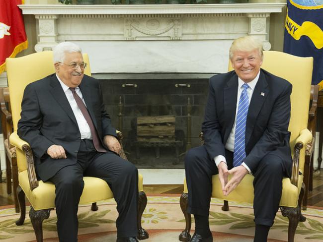 «Исраэль а-Йом»: Аббас запретил критиковать Трампа