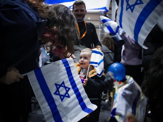 Менее чем за месяц в Израиль прибыли около 6000 новых репатриантов из Украины и России