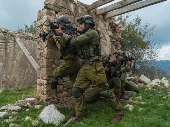 В ходе армейских учений на юге Израиля тяжело ранен подполковник ЦАХАЛа
