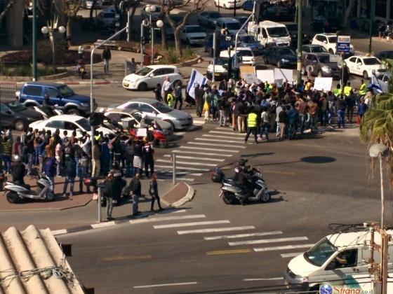 Десятки противников депортации просителей убежища митингуют в Тель-Авиве
