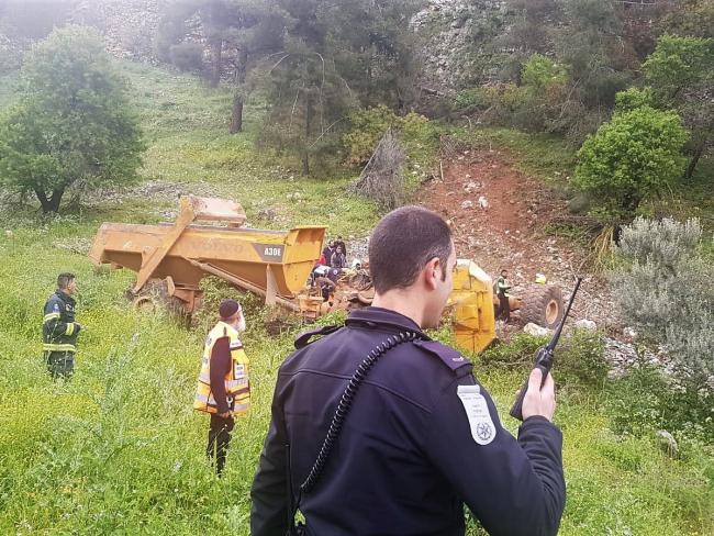 В Цфате грузовик упал с обрыва, водитель погиб