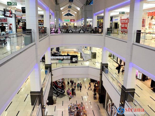 В Израиле, за исключением «красных» городов, открылись торговые центры