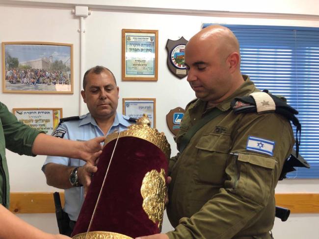 Свитки Торы, украденные из синагоги в Яффо, обнаружены в Хевроне