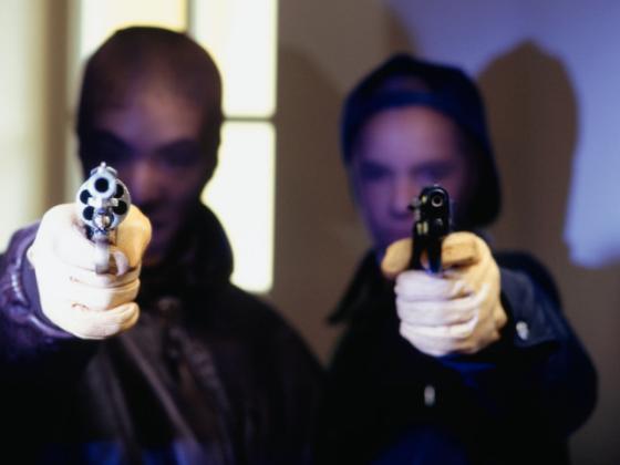 Вооруженное ограбление банка в Хайфе: преступники открыли стрельбу