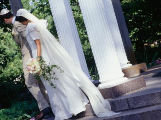 Раввины лишили невесту 100.000 шекелей за пляску в нескромной одежде