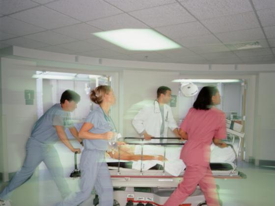 Из-за перегруженных больниц, медсестры начали бастовать.