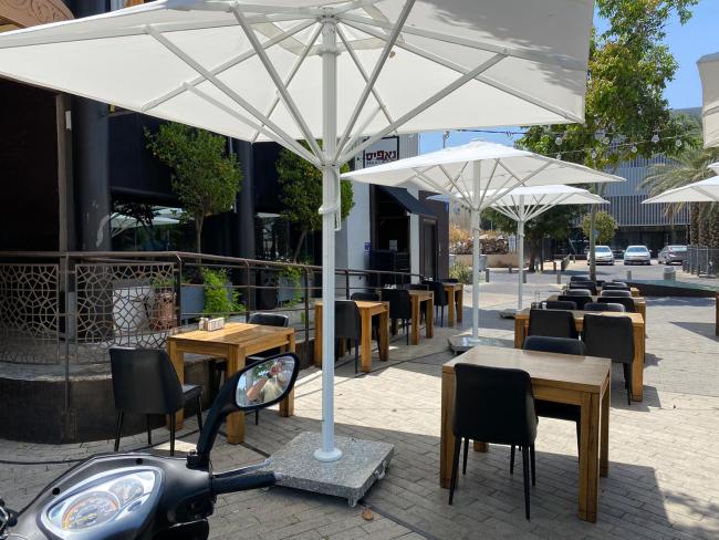 Мэр Тель-Авива и Ришон ле-Циона сообщили, что ресторанам будет позволено поставить столики на тротуарах