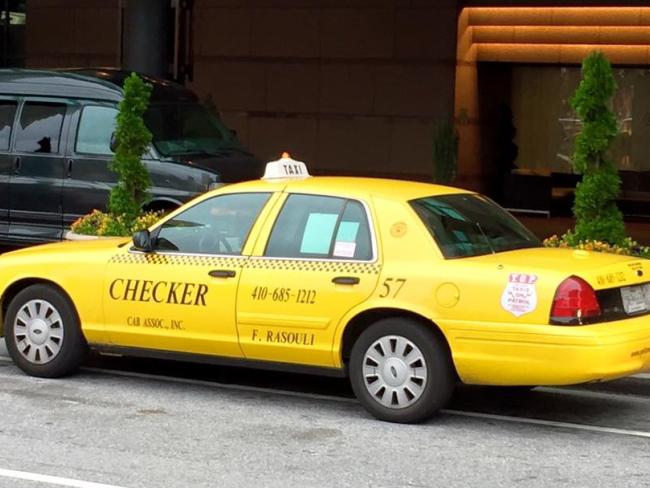 Мэрия Нью-Йорка: английский водителям такси не нужен